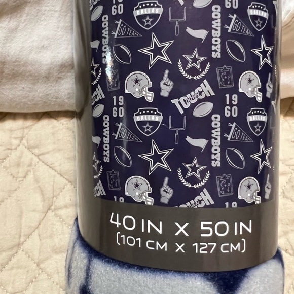 NFL Team Dallas Cowboys plush throw blanket 40” x 50” - Picture 3 of 6